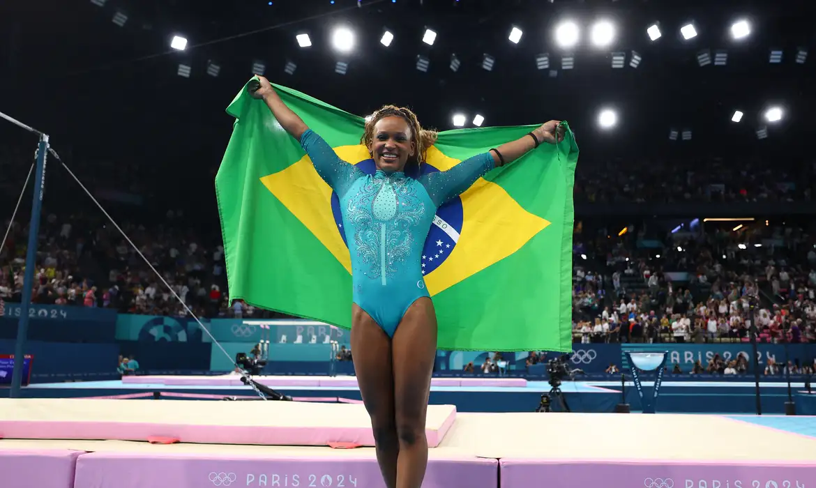 Rebeca Andrade é celebrada por lendas do esporte brasileiro » Tribuna